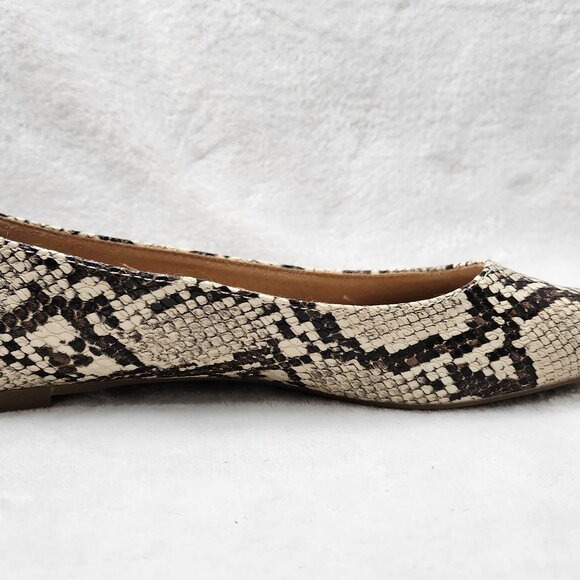 *New low price*! Snakeskin Flats w/ rounded toes - Picture 3 of 9